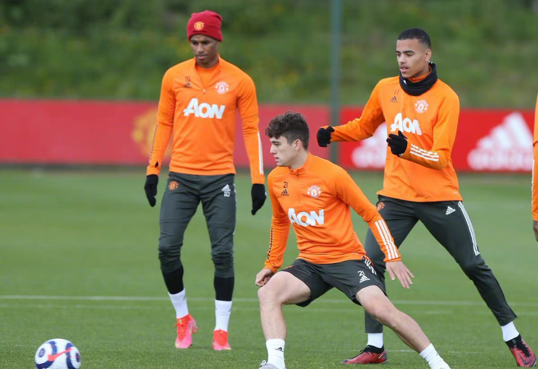 九游网页客户端-深圳男篮发布备战花絮，国际比赛日更衣室发声，英超任务艰巨，训练强度明显提升(刘亦菲阿布扎比现场观看nba)