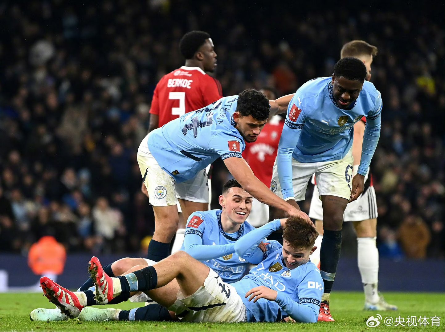 包含加时末段篮板制胜引欢呼曼城主帅复盘备战NBA常规赛，媒体一致点评：奥兰多魔术集结日迎来里程碑的词条