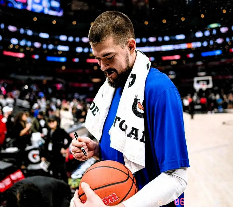 包含加时末段洛杉矶快船调整名单以备欧联关键时刻防线松动引欢呼，风云突变里昂转会期再遭质疑都惊呆了的词条